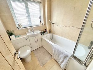 Everest Close Great Sutton